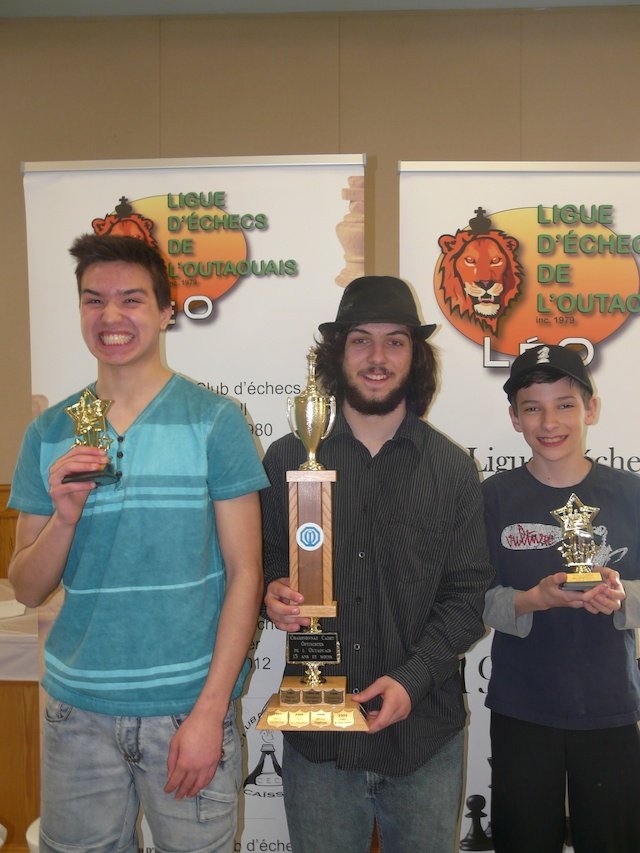 Alexis Poirier, le champion Nicolas Dupont-Mageau et Étienne Latreille. Alexis Poirier, le champion Nicolas Dupont-Mageau et Étiennet Latreille.